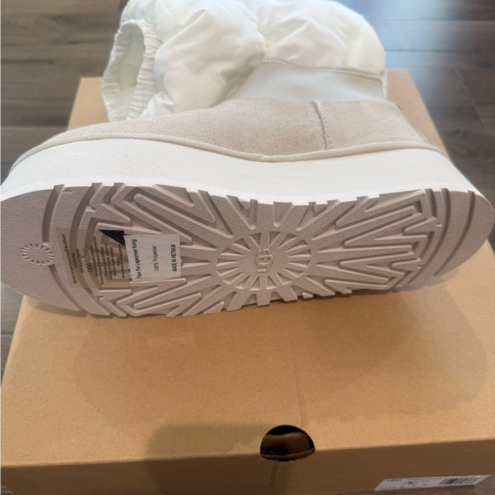 UGG White and Cream Men's Footwear - Picture 5 of 8